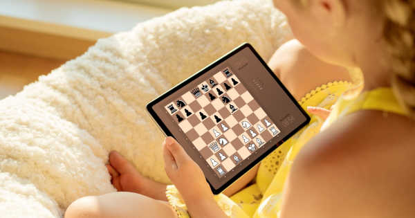 4 poparte nauką powody, dla których uczniowie powinni zacząć grać w szachy online już teraz